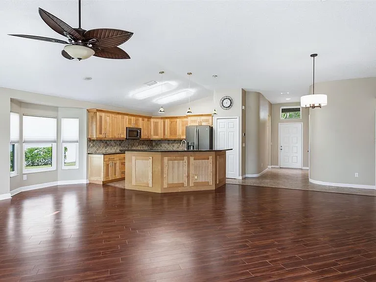 349 Fountainview Cir — Photo 11