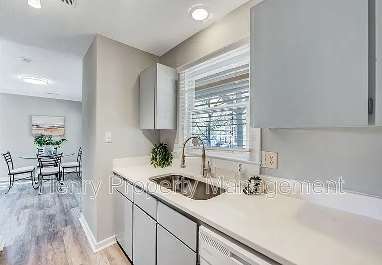150 Carmichael Ct — Photo 6