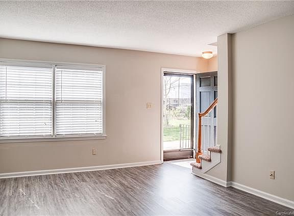 3rd image of 4756 Old Lantern Way