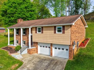 820 S Sherbrooke Cir, Mount Carmel, TN 37645