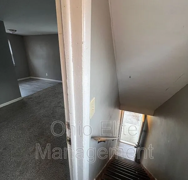 397 1/2 S Ogden Ave — Photo 6