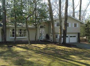 211 W Forest Dr, Linwood, NJ 08221
