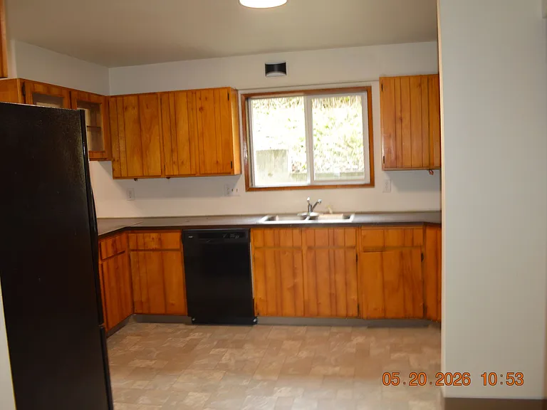 215 SW 3rd St — Photo 9