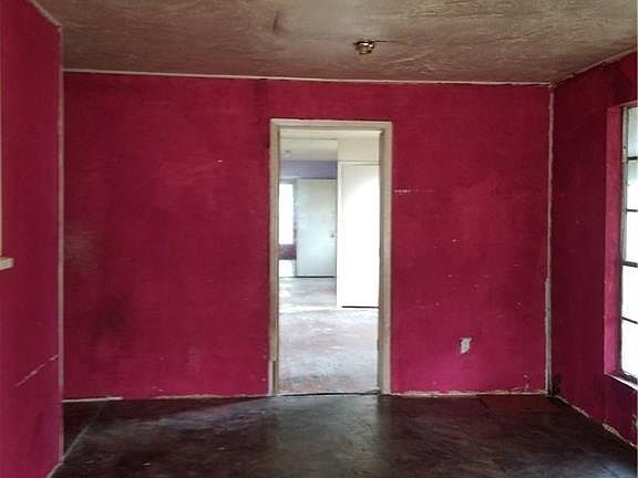 4th image of 632 S Polk St
