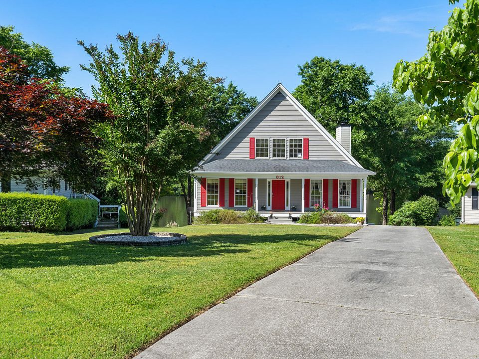 1st image of 812 Lake Dr