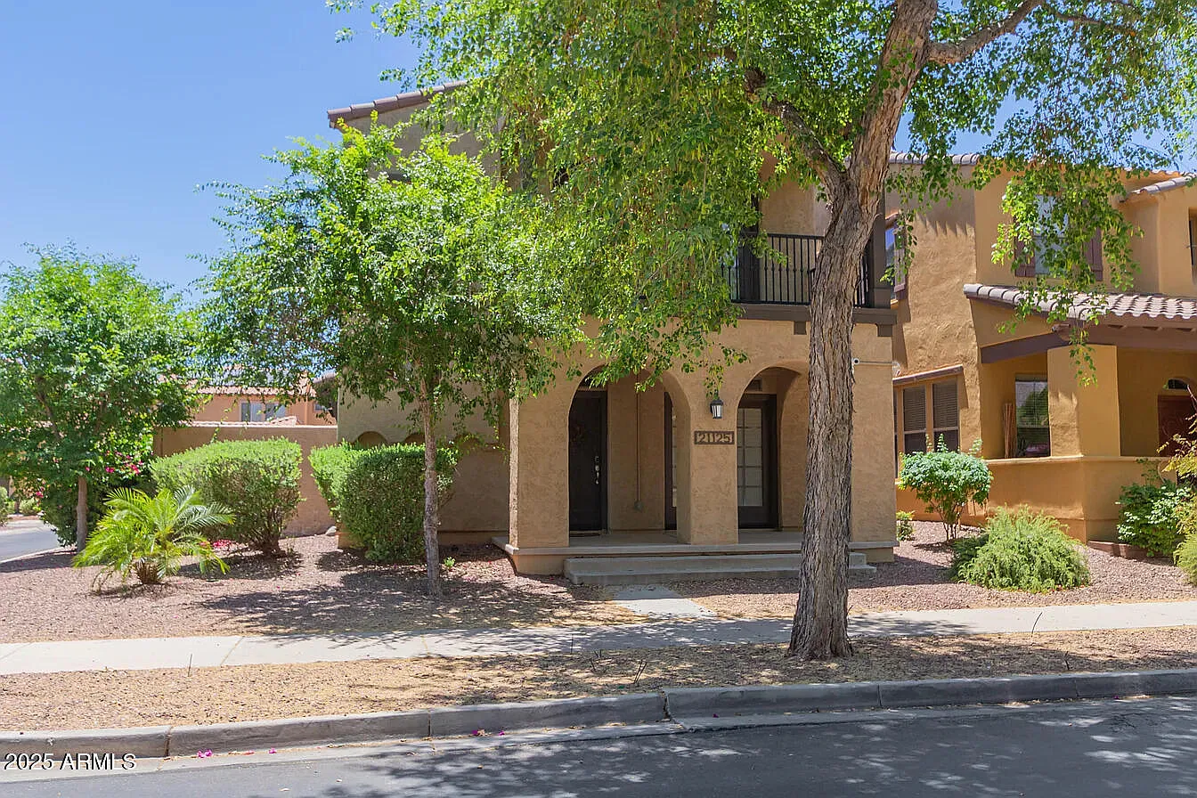 4 bed, 3.0 bath, 1988 sqft, $2,500 — Photo 3