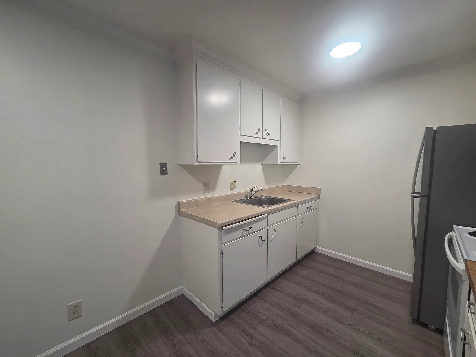 2 bed, 850 sqft, $2,360 — Photo 4