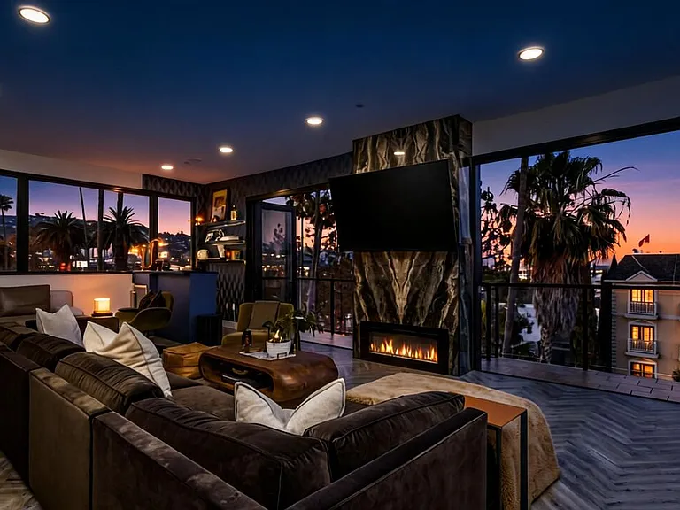137 N Doheny Dr #2 — Photo 11