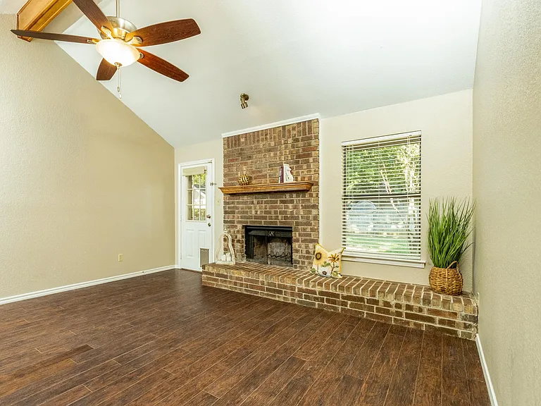 2403 Bayberry Ln — Photo 16