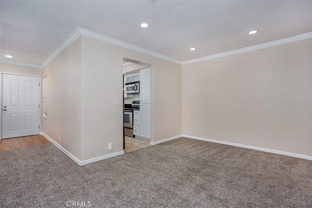 2 bed, 1071 sqft, $3,000 — Photo 4