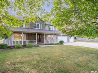 1425 California Rd, Pekin, IL 61554