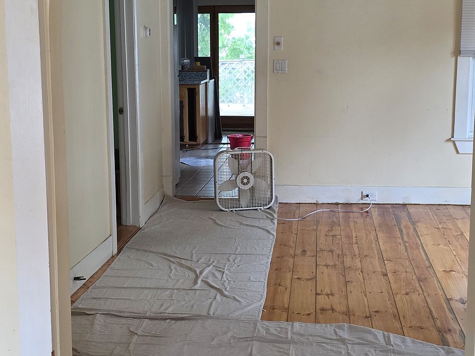 1st image of 32 S Walker St Floor 2