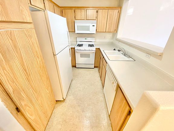 4th image of 9560 Belle Rich St