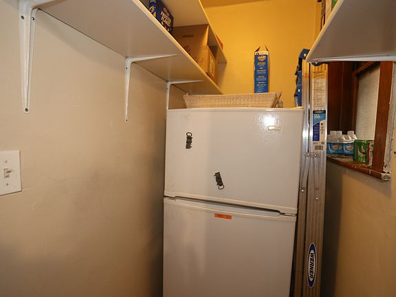 5th image of 2334 W Waveland Ave #1