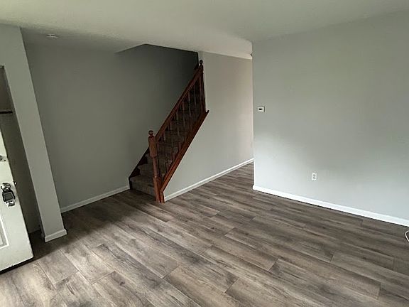 3rd image of 512 W Chestnut St