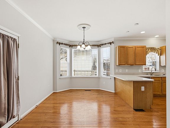 4th image of 1301 Waterview Way