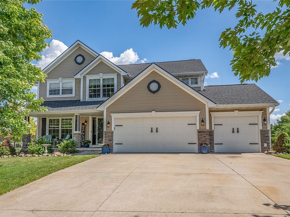 1st image of 809 NW Parkside Dr