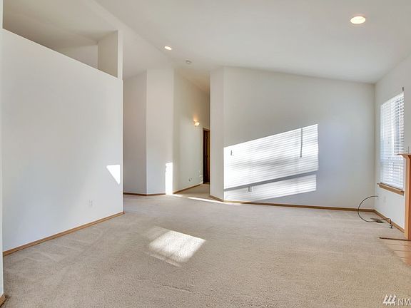 5th image of 15424 8th Avenue Ct E