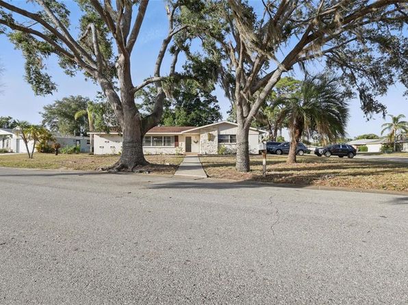 3941 Pin Oaks St, Sarasota, FL 34232