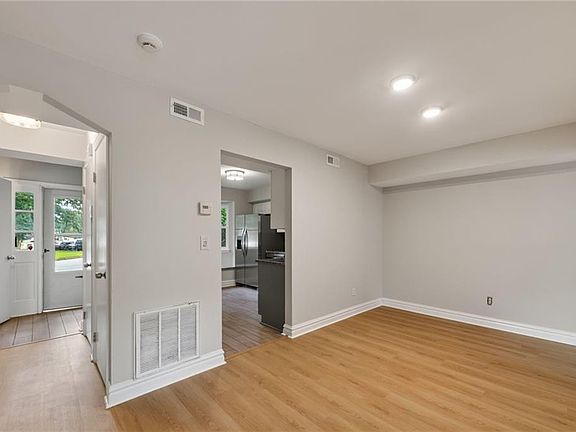 3rd image of 828 Biltmore Dr