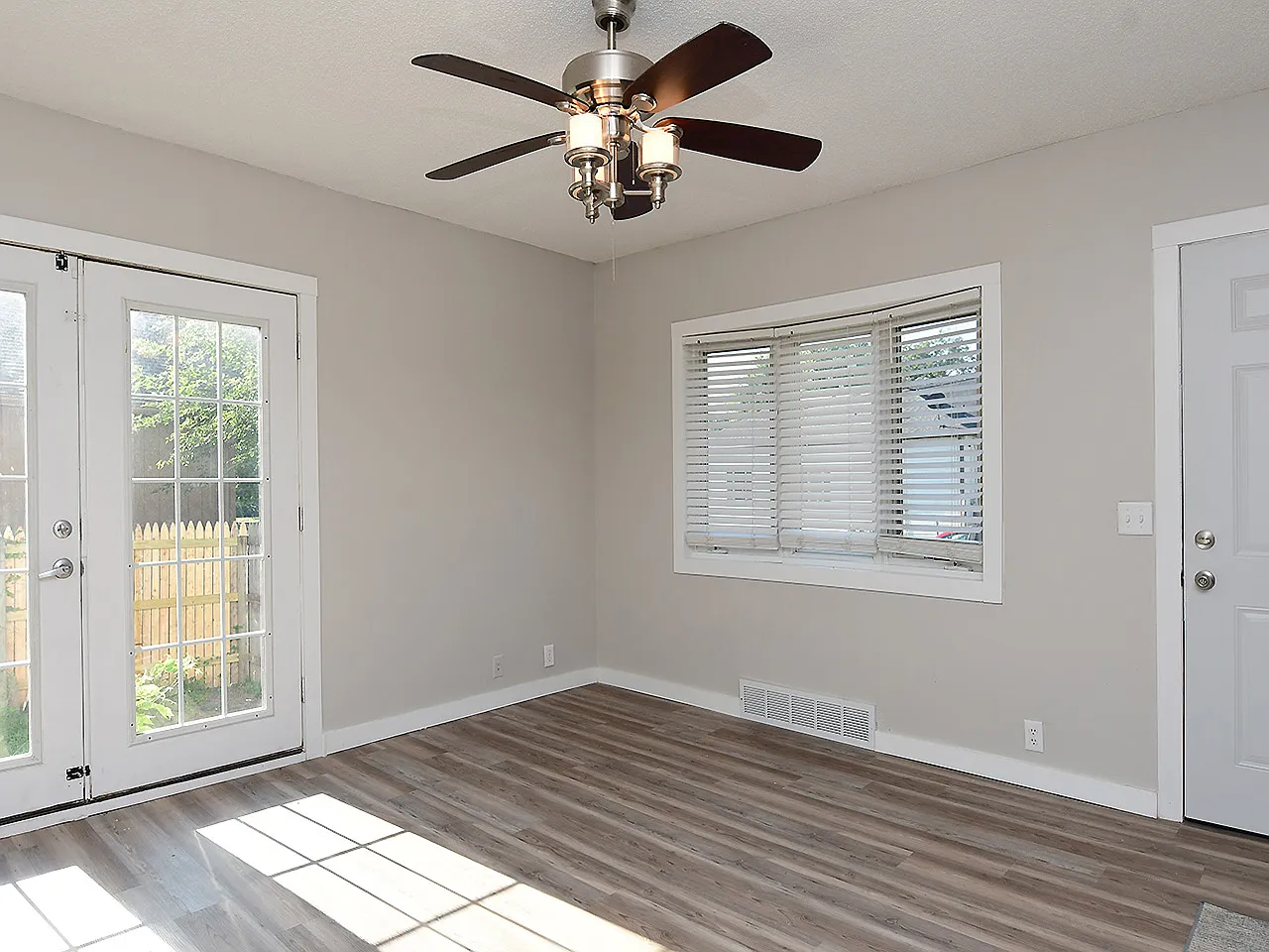 3 bed, 1113 sqft, $1,500 — Photo 2