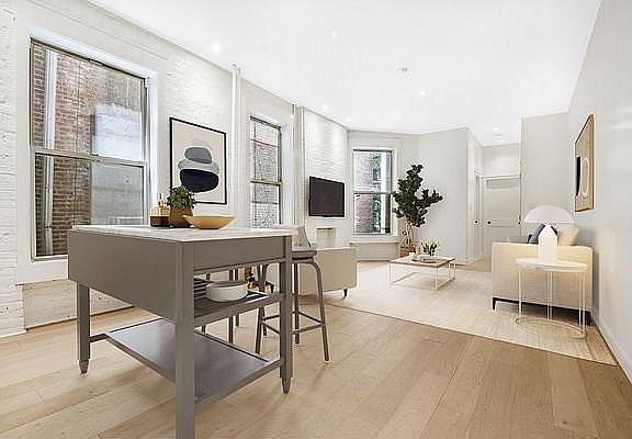 3rd image of 153 W 80th St #2R