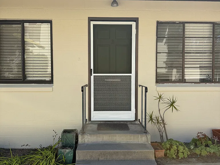 324 E Carrillo St #B — Photo 2