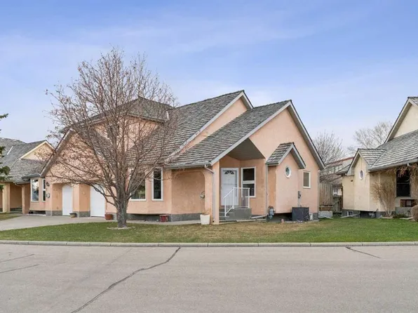 26 E Quigley Dr #8, Cochrane, AB T4C 1M2