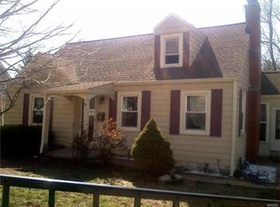 11 Woodside Dr, Belleville, IL 62223