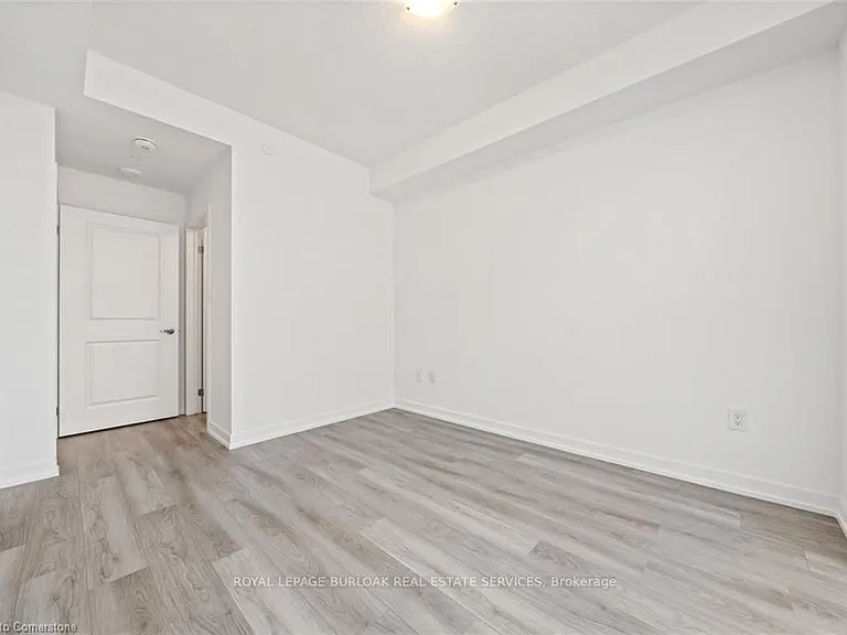 460 Dundas St E #230 — Photo 17