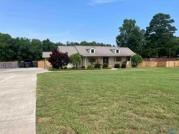 4280 Woods Cove Rd, Scottsboro, AL 35768
