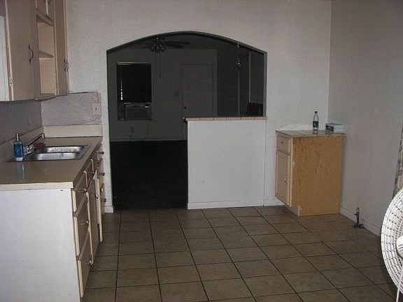 3rd image of 1200 S Fort Worth St