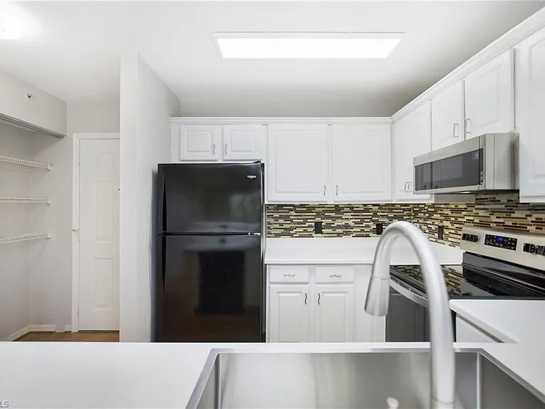 8271 Key Royal Cir #924 — Photo 7