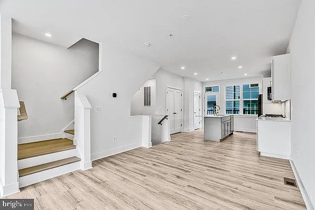 11236 Bunsen St — Photo 20