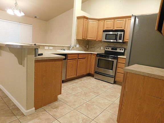 5th image of 3006 1/2 Oakwood Dr #4A-4B