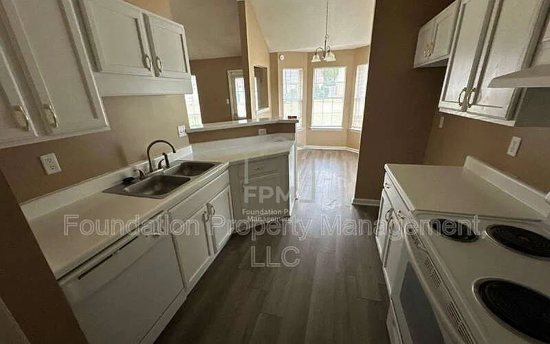 3 bed, 2.0 bath, 1313 sqft, $1,650 — Photo 3