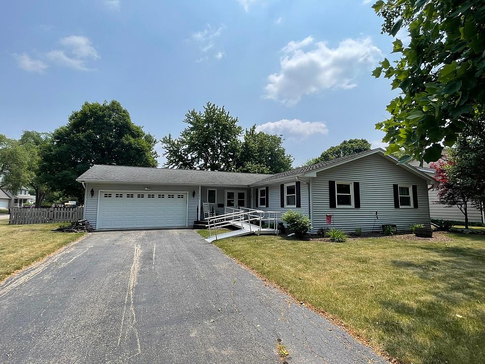 2nd image of 1830 Margaret Ln