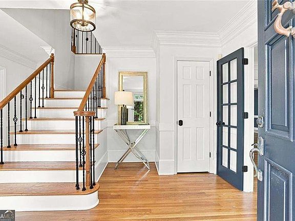 2nd image of 7680 Dunvegan Close