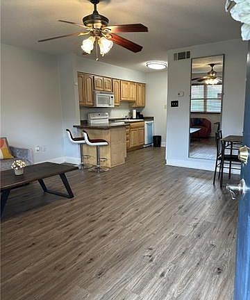 3rd image of 1020 Saint Julien Dr APT 122