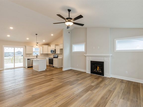 3rd image of 712 NE Deerfield Dr