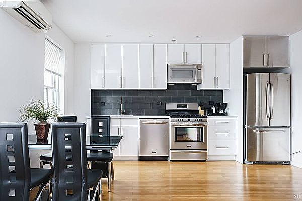 1st image of 90 Nassau St APT 3