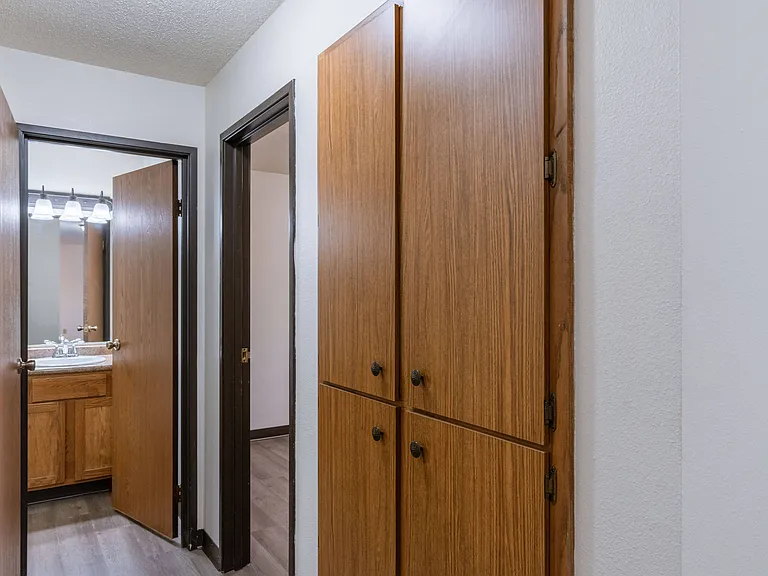 Fargo, ND Prairiewood Courts Apartments | Hallway
