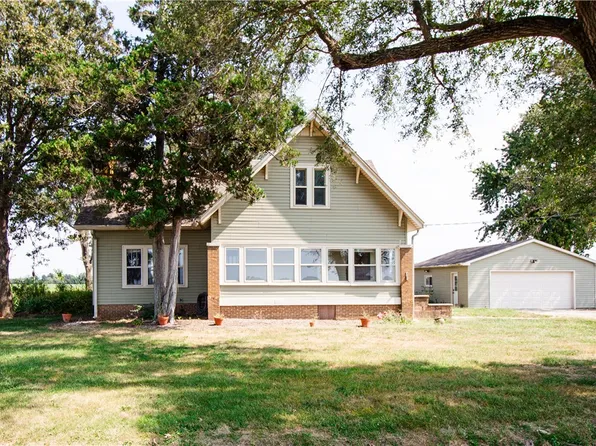 1298 County Road 600 E, Trilla, IL 62469