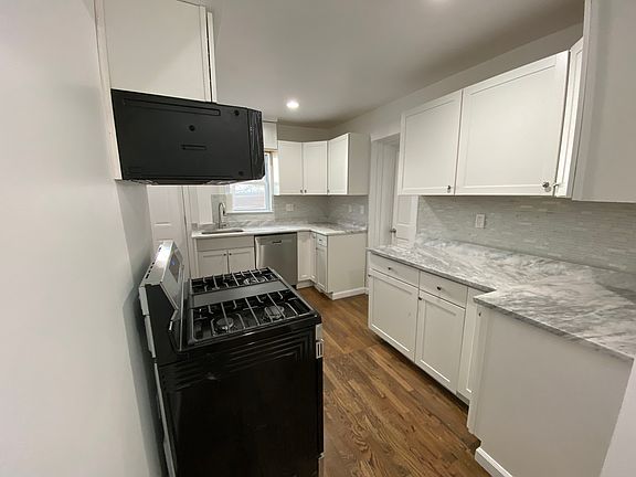 5th image of 9207 48th Ave