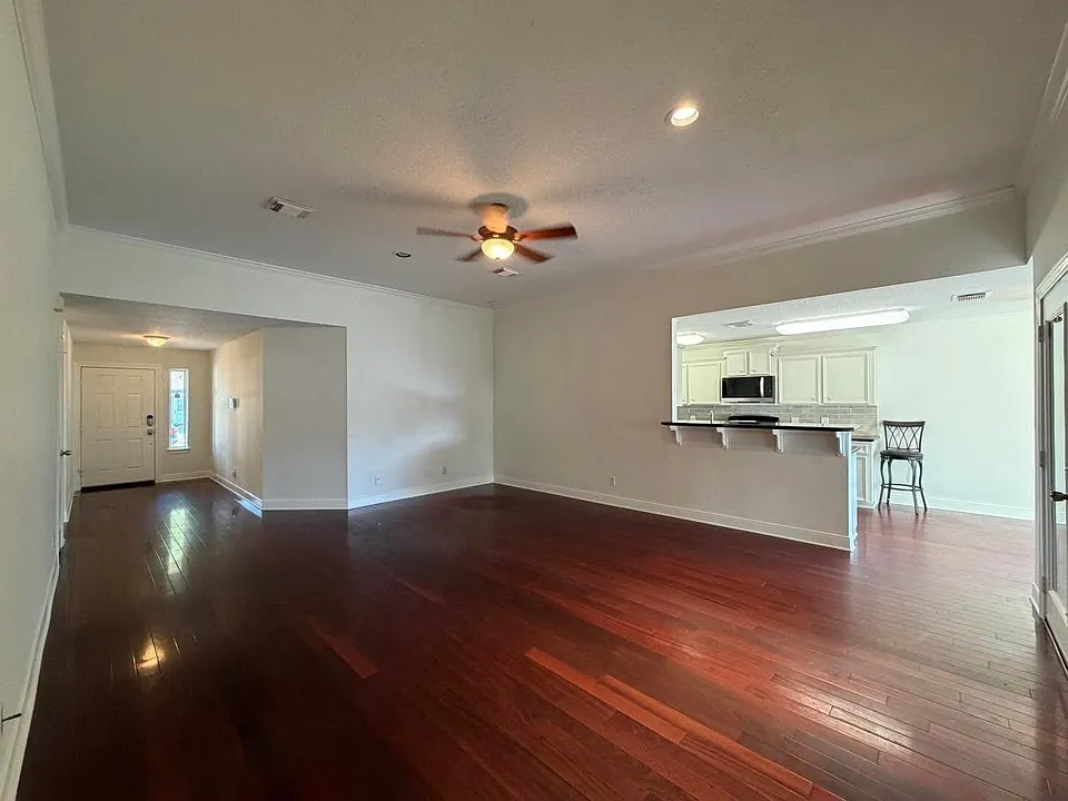 11 Clara Barton Ln