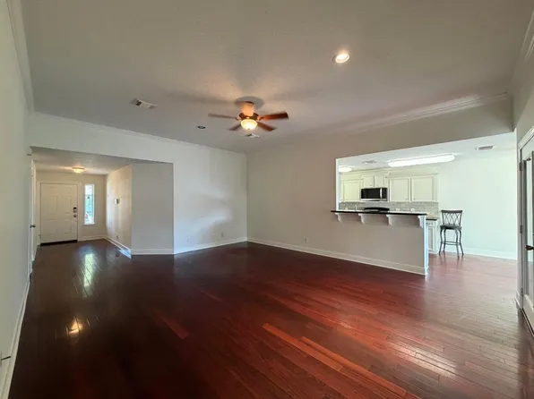 11 Clara Barton Ln, Galveston, TX 77551
