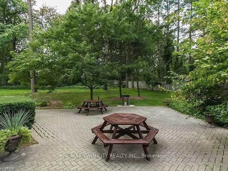 3227 King St E #503 — Photo 33
