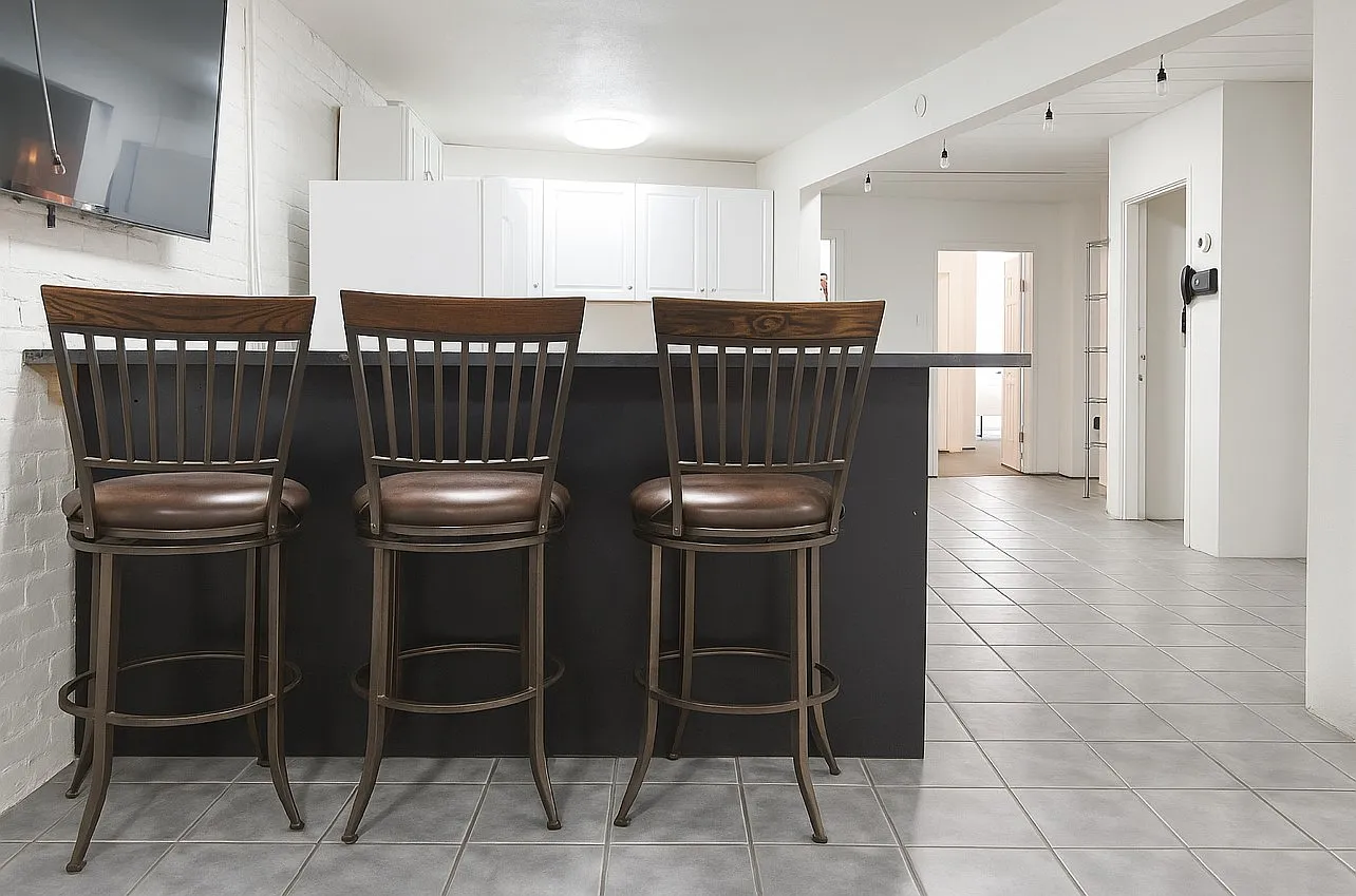 4 bed, 1.5 bath, 2280 sqft, $2,800 — Photo 4