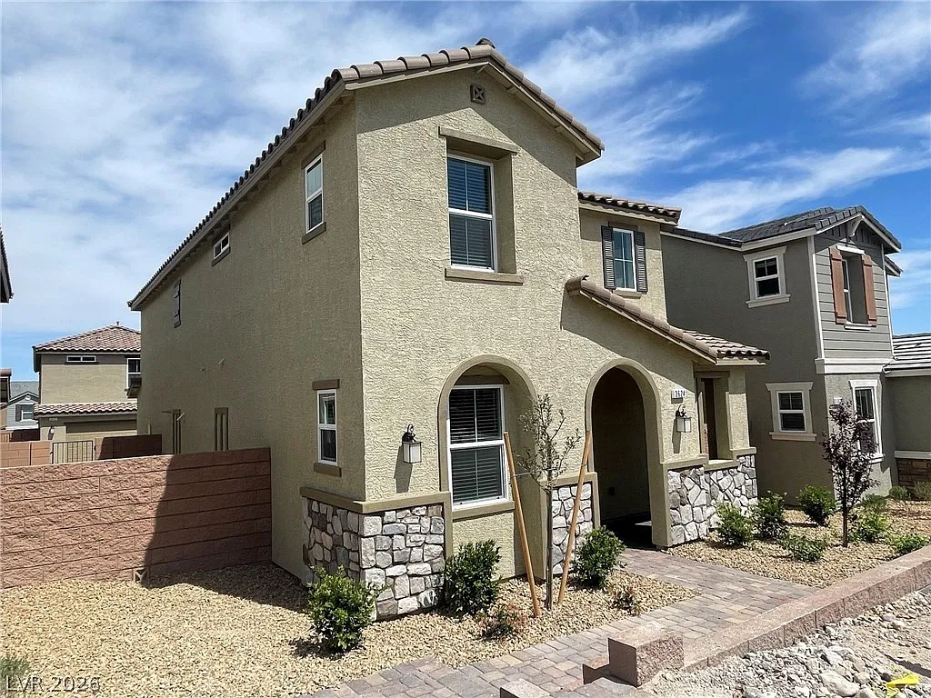 4 bed, 3.0 bath, 2040 sqft, $2,400 — Photo 2