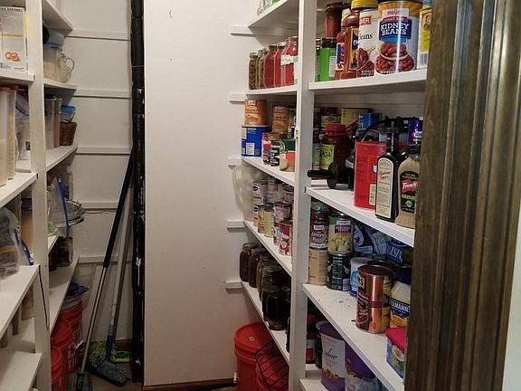 walk in pantry-awesome!!